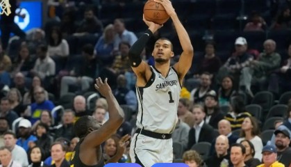 九游娱乐-半场 文班21+11 福克斯12分 马刺天王山59:47森林狼 华子低迷8分